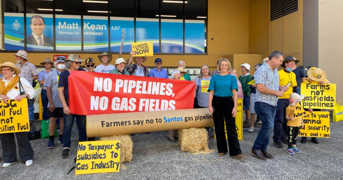 People from the North West and the Hunter deliver a petition against the Queensland Hunter Gas Pipeline to Matt Kean's office.